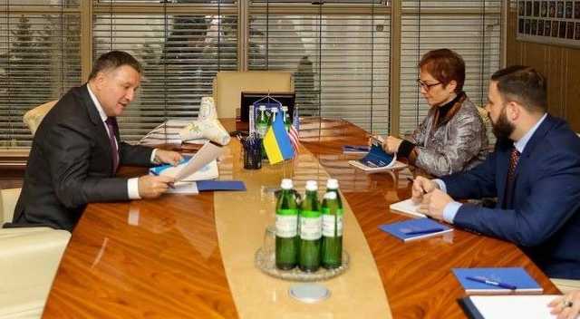 Михаил Подоляк: “Как стать изгоем”