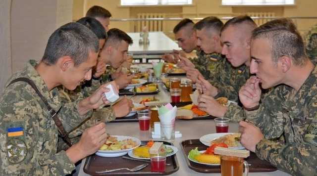 Кто наживается на питании для армии