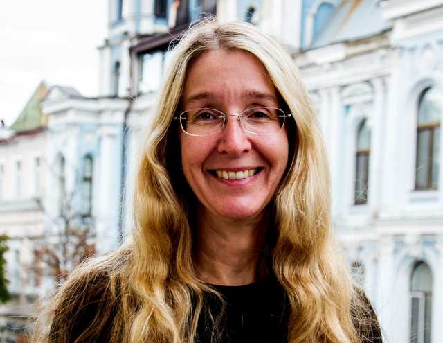 Забагато людей ментально тікають з країни, — Супрун