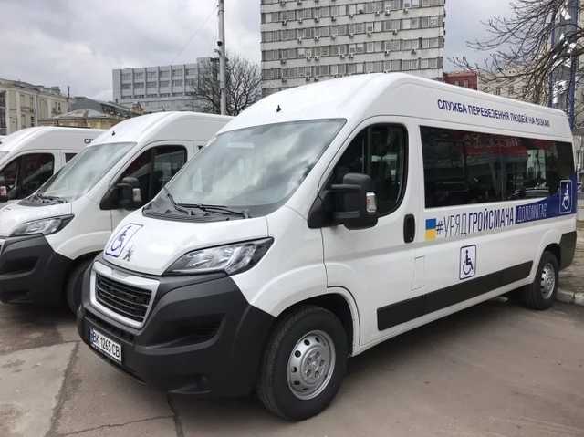 По примеру Тимошенко Гройсман выпустил медицинские спецавто