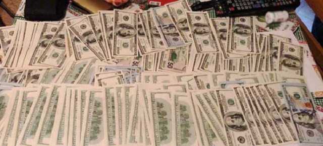 Троих сотрудников архива Днепропетровской области уличили в системной коррупции