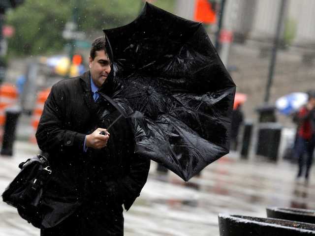 По Украине пронеслись ураганы: обесточены десятки населенных пунктов