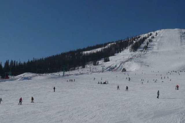 Висели несколько часов: в России на канатной дороге произошло ЧП с туристами