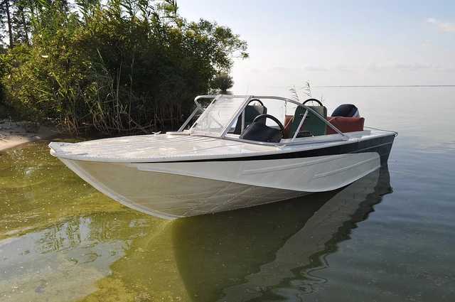 В Кременчуге перевернулась лодка с пятью людьми, судьба четырех остается неизвестной, - ГосЧС