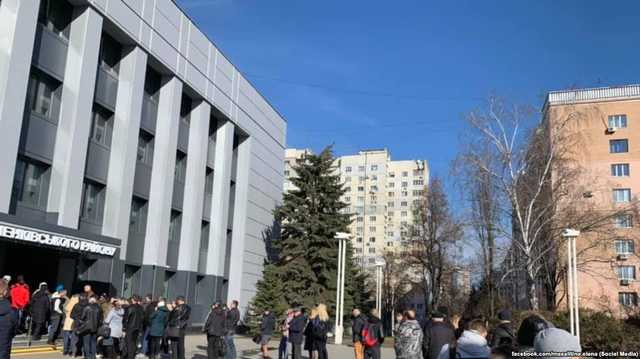 «Дрімучий совок»: як українці змінюють місце голосування на виборах