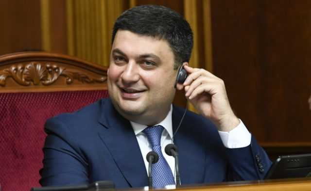 Гройсман сохраняет контроль над таможней: схема