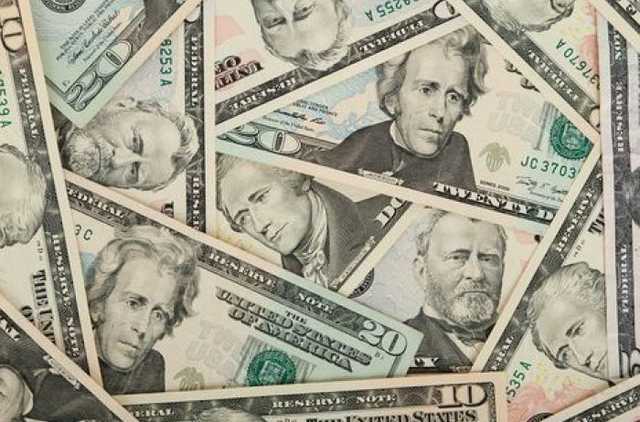 Гривна отвоевала у доллара 30 копеек и укрепилась на фоне евро: свежий курс