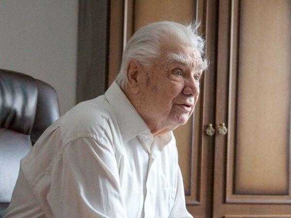 Писатель Мушкетик поддержал Порошенко, но потом передумал