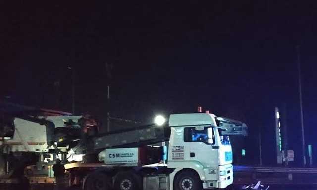 Краном насковзь пробило кабину: появились фото жуткой аварии на трассе под Киевом