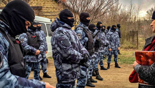 Оккупанты с утра проводят обыски у 25 крымских татар: есть задержанные
