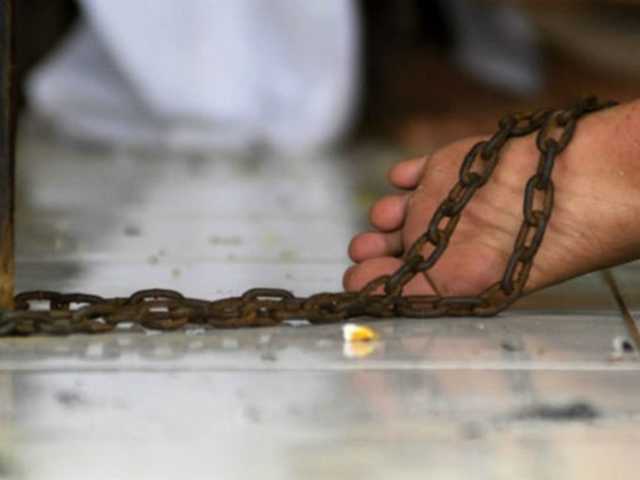 На Сумщине отец на три года приковал взрослого сына к кровати