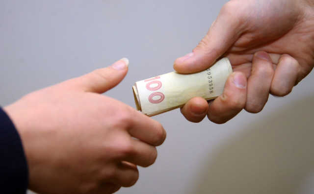 Разоблачена мощная система подкупа избирателей в пользу кандидата от власти