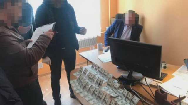 В Днепре на взятке попался начальник из миграционной службы