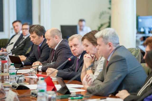 Руководству Нацбанка готовы снова поднять зарплаты