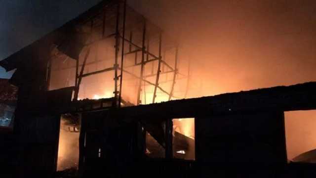 Под Киевом горело предприятие по изготовлению военного обмундирования