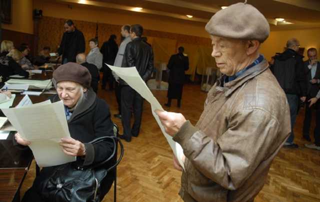 В Украине открылись избирательные участки