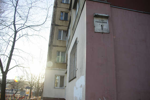 В Киеве на Воскресенке мужчина выбросился с 12 этажа