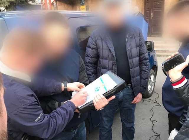 Исполняющий обязанности начальника Госгеокадастра в Сумской области запросил взятку в полмиллиона гривен