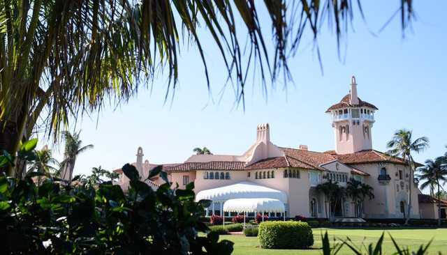 В поместье Трампа задержали китаянку с четырьмя телефонами и флешкой с вирусом