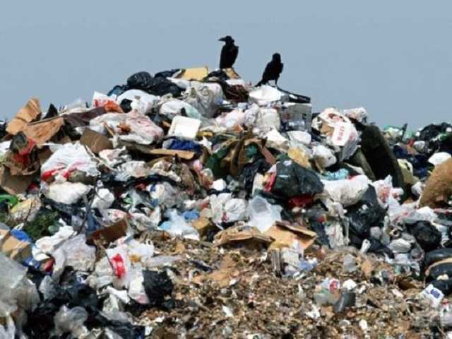 Под Львовом на свалке мусором засыпало трех человек, один погиб