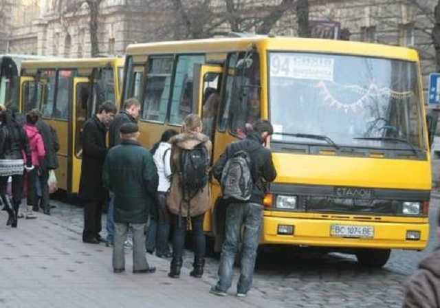 Омелян обещает "искоренить" маршрутки с украинских дорог за 10 лет