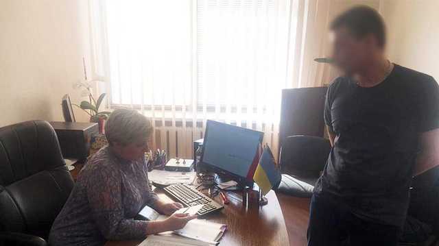 Из Украины выдворили криминального авторитета, который контролировал поставки в тюрьмы