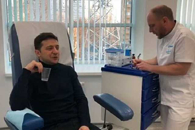 Скандал с анализами Зеленского получил новое продолжение