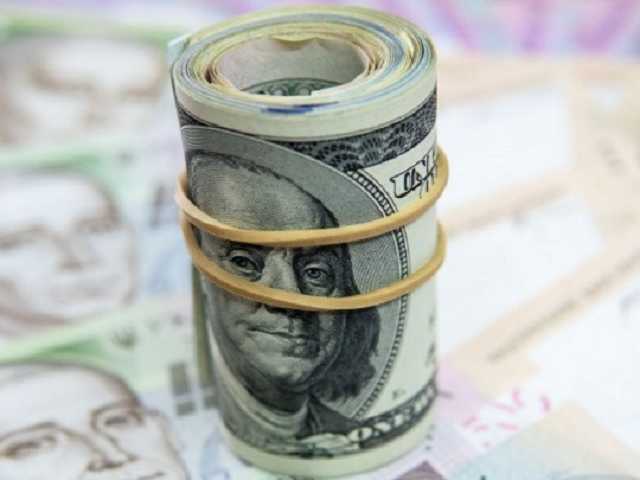 Доллар начал укрепляться в Украине: курсы НБУ и в обменниках