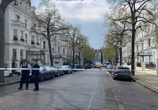 В Британии со стрельбой задержали водителя, который врезался в авто посла Украины