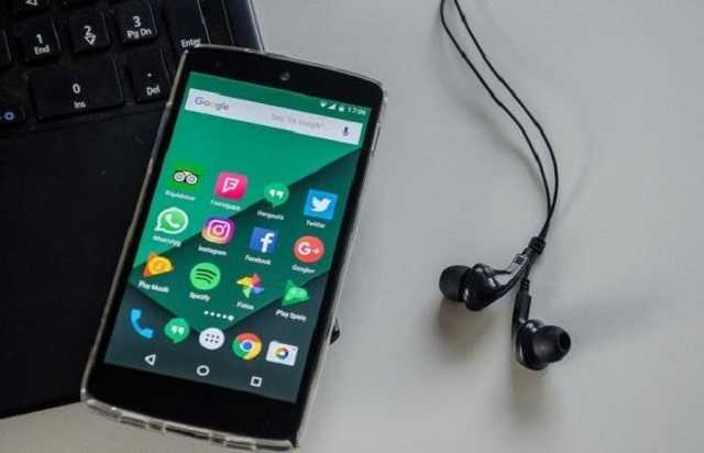 Мобильные операторы списывают со счетов украинцев десятки миллионов: что происходит