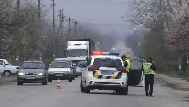 Запорожцы заблокировали оживленную дорогу после гибели под колесами BMW 7-летнего мальчика