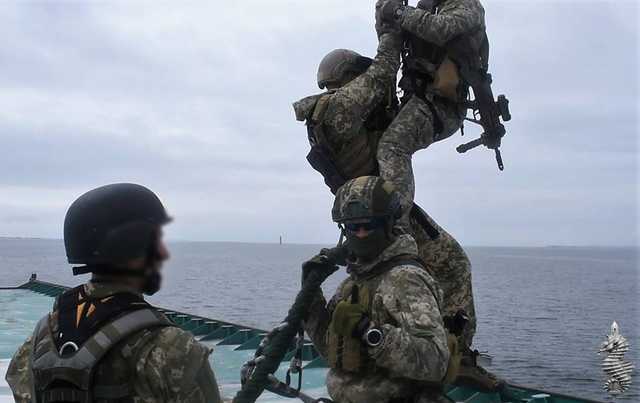 Украинский спецназ показал впечатляющие фото морских учений