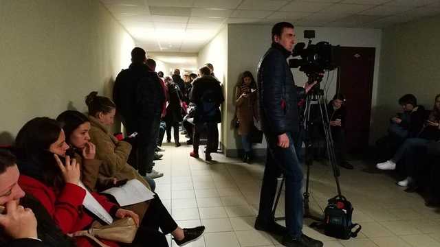 В очередях столичных ЦПАУ до сих пор стоят тысячи людей