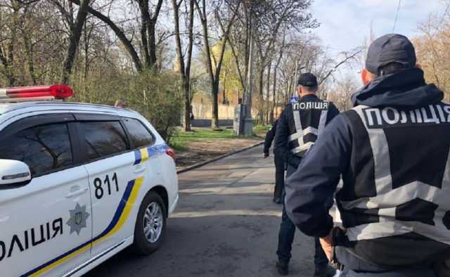 Иностранцы открыли стрельбу из машины возле части Нацгвардии в Харькове