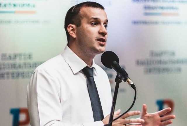 Кандидат політичних наук назвав себе бидлом