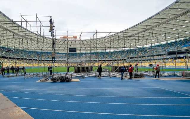 Подготовка к дебатам: на «Олимпийском» монтируют две сцены и хотят разделить фан-зоны