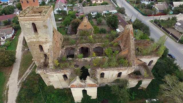 Нищук собрался отправить в Париж реставраторов, ему напомнили о катастрофическом состоянии храмов в Украине