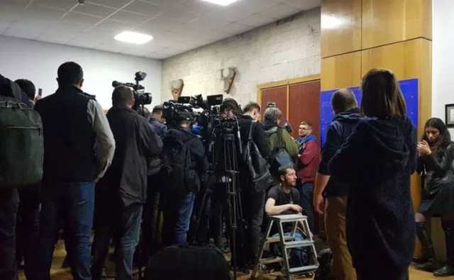 Суд по снятию Зеленского с выборов перенесли на 22.00