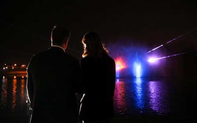 Порошенко у “день тиші” відкрив фонтан у Вінниці