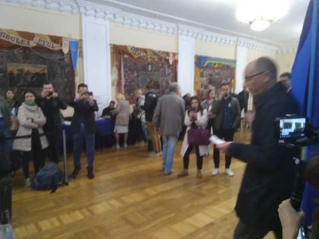 Выборы-2019: Парубий проголосовал в Доме офицеров