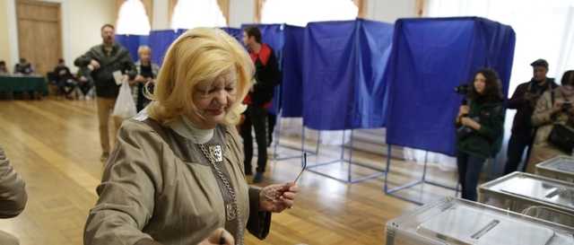 "Видно, за кого голосовали": наблюдатели пожаловались на маленькие бюллетени