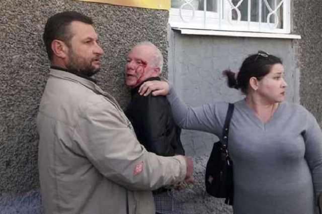 В никопольский музей АТО ворвался пьяный дебошир и сорвал государственный флаг