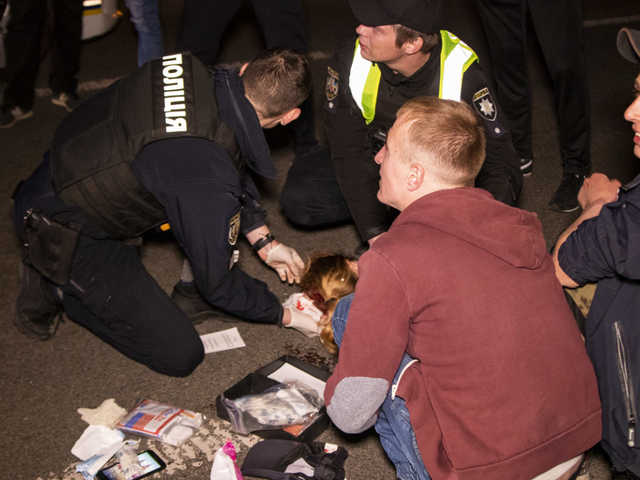 Избиение полицейского и угон "приуса" в центре Киева: появились подробности