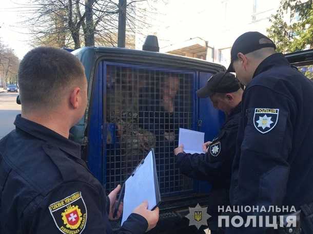 В Ровно неизвестные в камуфляже захватили помещение