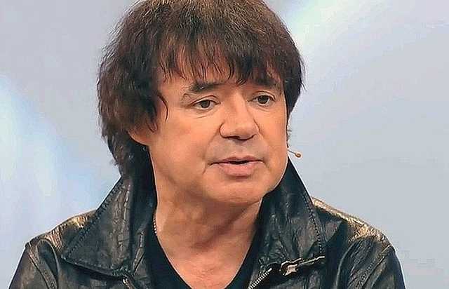 В Москве неизвестные сожгли могилу певца Евгения Осина