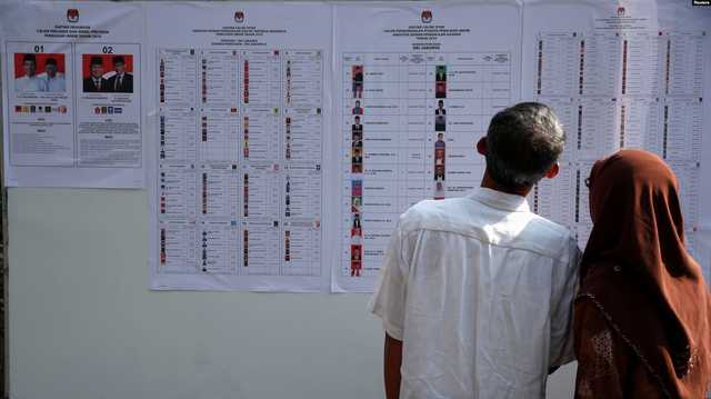 Более 90 членов избирательных комиссий умерли в Индонезии от переутомления. Там прошли крупнейшие выборы в мире