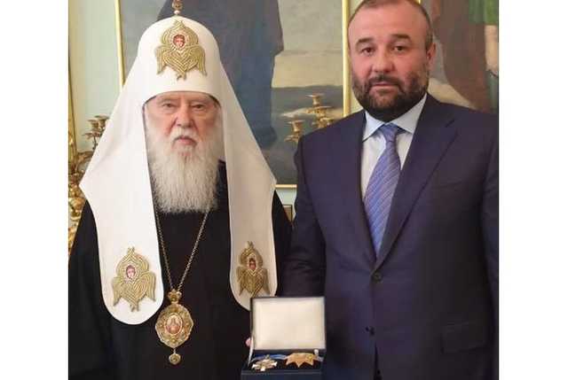 Филарет наградил бандита Нарика Орденом Святого Архистратига Михаила