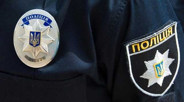 Слідчого поліції, який отримав $300 за закриття справи, засудили на 5 років