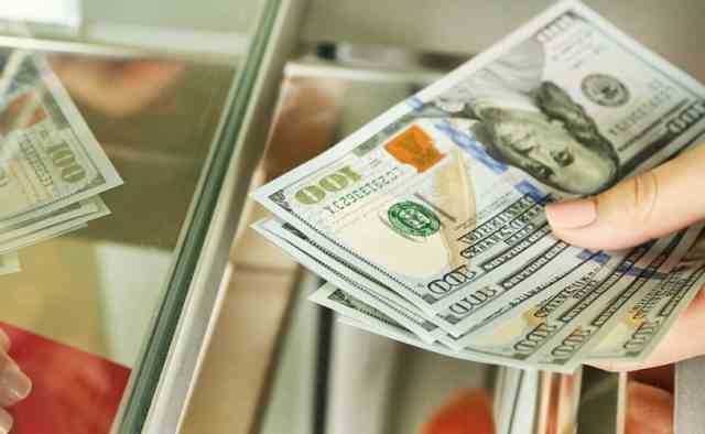 Гривна беспощадно расправляется с «конкурентами»: свежий курс валют