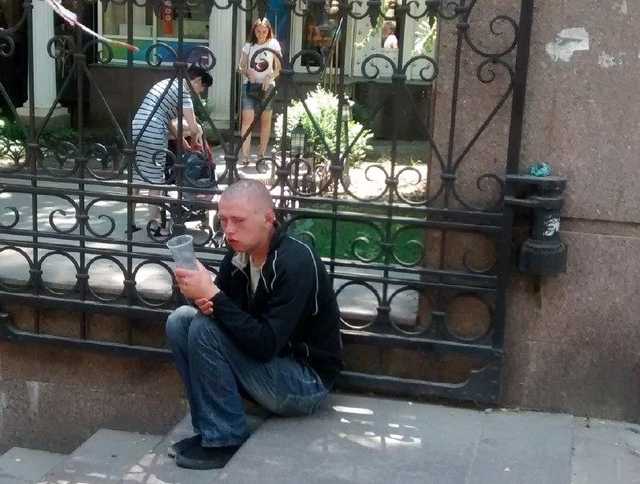 Одесские попрошайки на «работе» у главного полицейского по защите экономики